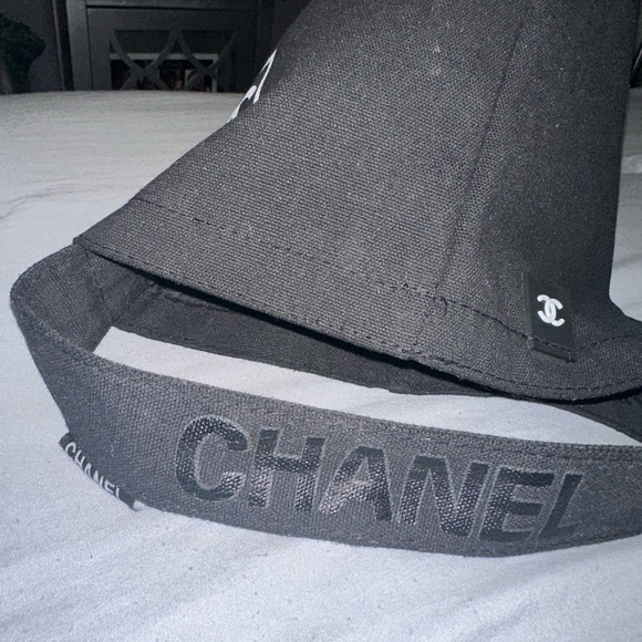 Bags and Ribbon - Picture 7 of 14